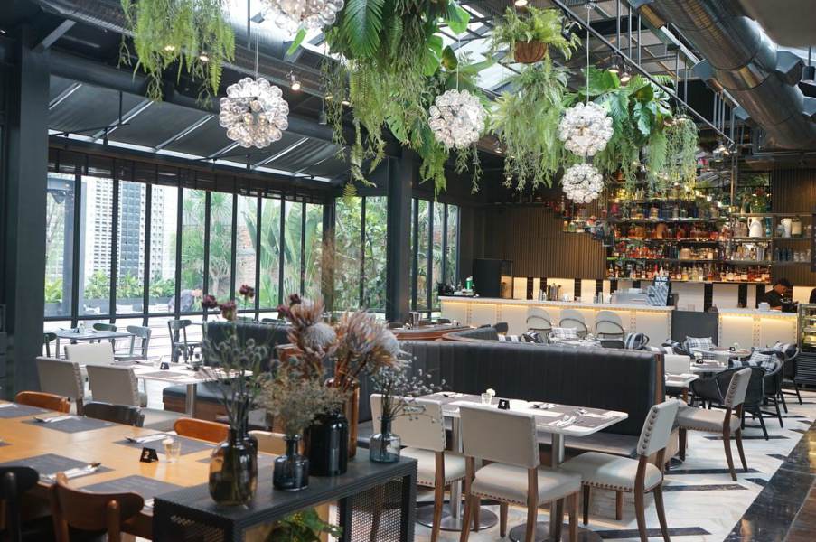 Restoran untuk Christmas Dinner - Greyhound Gunawarman