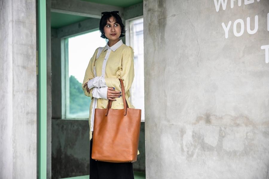 Tote Bag: CRAVAR Slim Tote