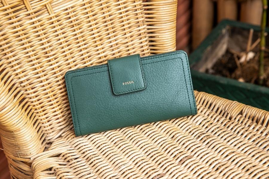 Fossil Logan Tab Clutch Balsam